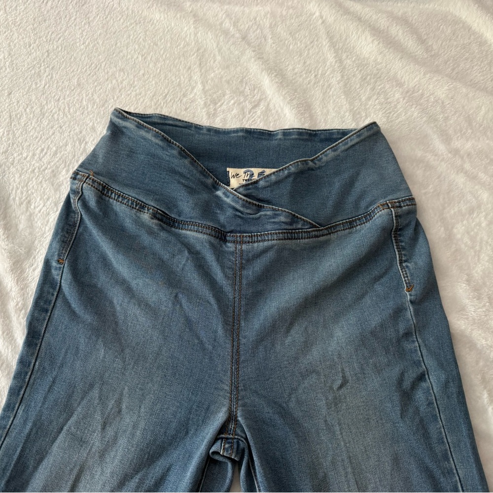 We The Free Just Float On Stretch Super Flare Leg Jeans 26 - Picture 5 of 9